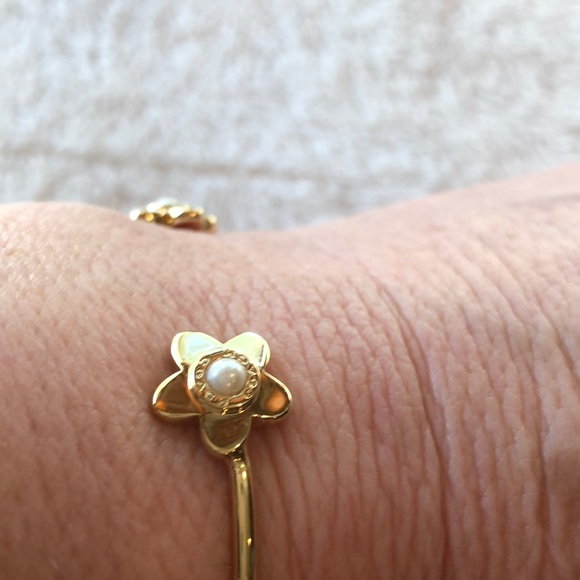 Coach goldtone pearl cuff bracelet (NWT)LAST ONE ! - Picture 5 of 8